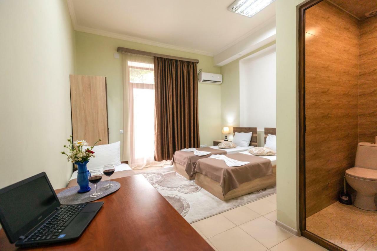 Guest House Mk Ґорі Екстер'єр фото